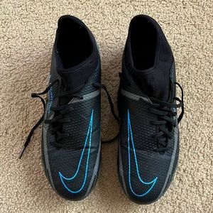 Nike Mens size 8 turf soccer shoe. Great condition